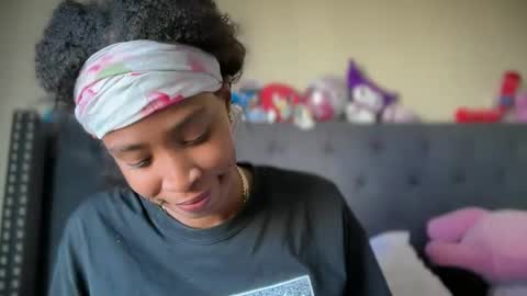 Snapshot of cum2charmxx chatting on 04.14.26 cum2charmxx online show from 04.14.26