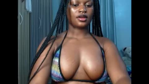 Snapshot of cum_ebony_petitxx chatting on 04.18.26 cath online show from 04.18.26