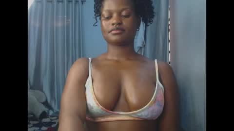 Snapshot of cum_ebony_petitxx chatting on 05.05.26 cath online show from 05.05.26