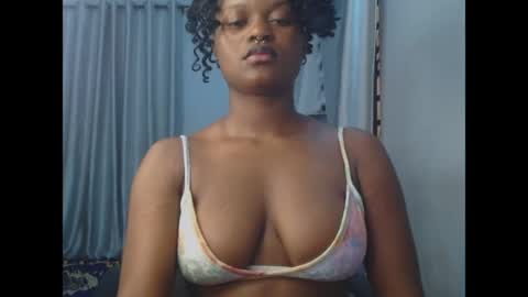 Snapshot of cum_ebony_petitxx chatting on 05.06.26 cath online show from 05.06.26