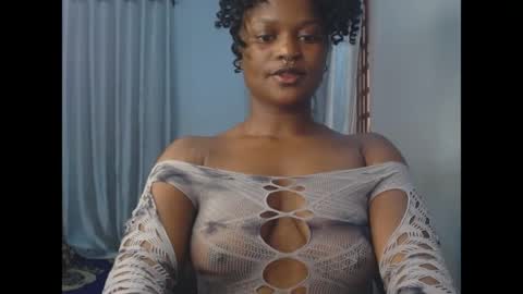 Snapshot of cum_ebony_petitxx chatting on 05.07.26 cath online show from 05.07.26