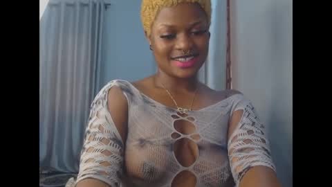 Snapshot of cum_ebony_petitxx chatting on 06.11.26 cath online show from 06.11.26