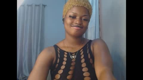 Snapshot of cum_ebony_petitxx chatting on 06.23.26 cath online show from 06.23.26