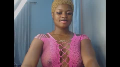 Snapshot of cum_ebony_petitxx chatting on 06.26.26 cath online show from 06.26.26