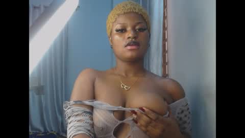 Snapshot of cum_ebony_petitxx chatting on 06.27.26 cath online show from 06.27.26
