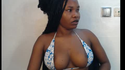 Snapshot of cum_ebony_xxxpetit chatting on 06.01.26 Teeha online show from 06.01.26