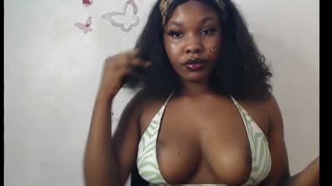 Snapshot of cum_ebony_xxxpetit chatting on 07.02.26 Teeha online show from 07.02.26