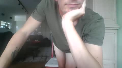 Snapshot of cum_swallow_bi chatting on 05.31.26 cum_swallow_bi online show from 05.31.26