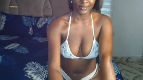Snapshot of cumbonydreamdoll chatting on 10.06.25 coco online show from 10.06.25