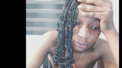 Snapshot of cumebony_petit chatting on 05.04.26 cumebony_petit online show from 05.04.26