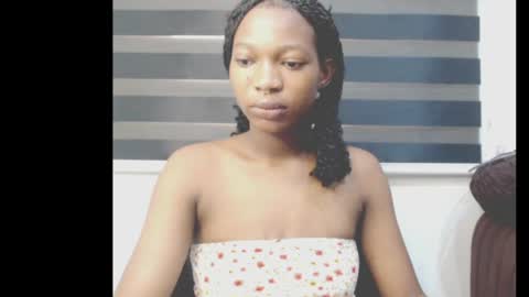 Snapshot of cumebony_petit chatting on 05.14.26 cumebony_petit online show from 05.14.26