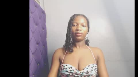Snapshot of cumebony_petit chatting on 05.17.26 cumebony_petit online show from 05.17.26