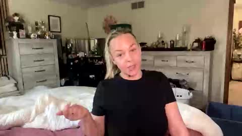 Snapshot of cumguzzlingskank chatting on 05.19.26 cumguzzlingskank online show from 05.19.26