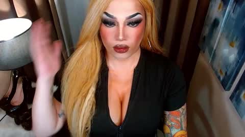 Snapshot of cumoffun chatting on 10.06.25 Cattaleya online show from 10.06.25