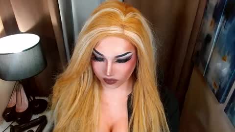 Snapshot of cumoffun chatting on 10.09.25 Cattaleya online show from 10.09.25