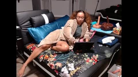 Snapshot of cumplzqueen chatting on 04.28.26 Nia Reese online show from 04.28.26