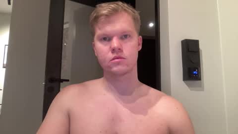 Snapshot of cumshooter_rico chatting on 11.12.25 Cumshooter Rico online show from 11.12.25