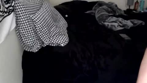 Snapshot of cumworldxxi chatting on 02.25.26 charlie online show from 02.25.26