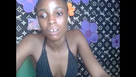 Snapshot of cupidxdoll chatting on 02.15.25 cupidxdoll online show from 02.15.25