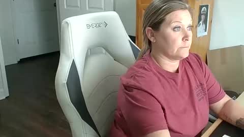 Snapshot of curiouscouple3143 chatting on 01.24.25 curious couple online show from 01.24.25