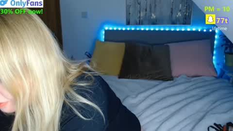 Snapshot of curiousneighbour chatting on 02.03.26 FREE Instagram dancingneighbour online show from 02.03.26