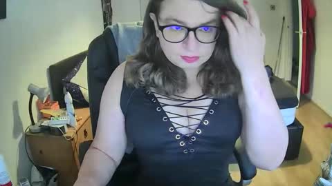 Snapshot of curleyshirley chatting on 09.14.25 Shirley online show from 09.14.25