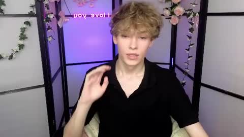 Snapshot of curly_twinkboy chatting on 07.18.26 curly_twinkboy online show from 07.18.26