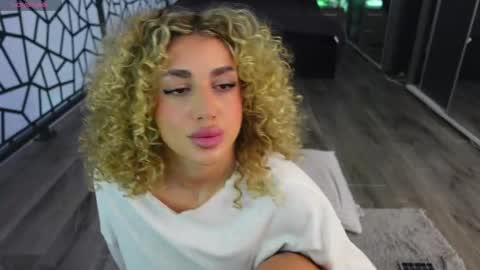 Snapshot of curlyanto chatting on 05.31.26 Antonia online show from 05.31.26