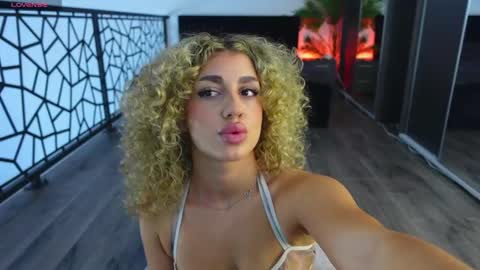 Snapshot of curlyanto chatting on 06.08.26 Antonia online show from 06.08.26