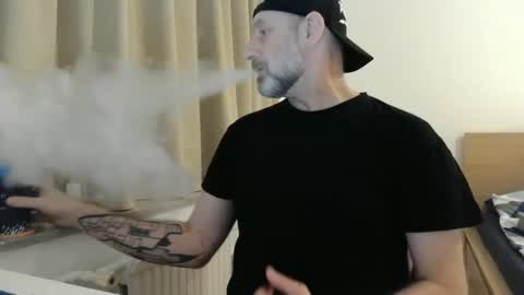 Snapshot of curman85 chatting on 12.17.24 Curman85 online show from 12.17.24