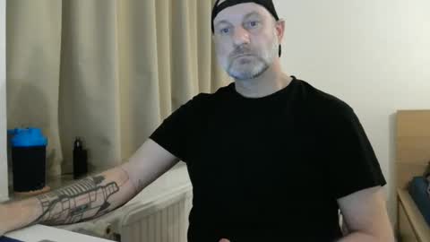 Snapshot of curman85 chatting on 02.21.25 Curman85 online show from 02.21.25