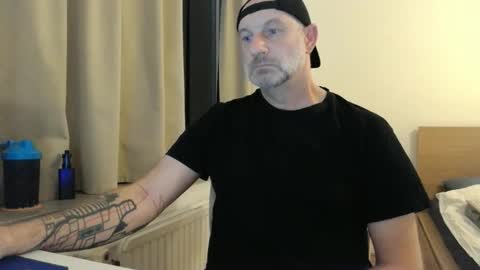 Snapshot of curman85 chatting on 10.05.25 Curman85 online show from 10.05.25