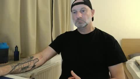 Snapshot of curman85 chatting on 10.10.25 Curman85 online show from 10.10.25