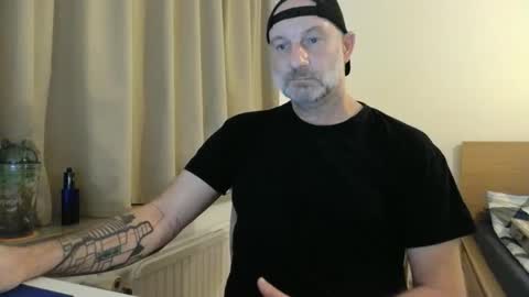 Snapshot of curman85 chatting on 11.02.25 Curman85 online show from 11.02.25