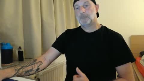 Snapshot of curman85 chatting on 12.01.25 Curman85 online show from 12.01.25