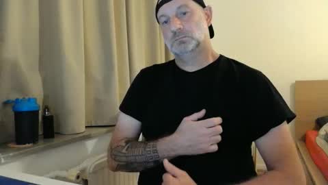 Snapshot of curman85 chatting on 12.02.25 Curman85 online show from 12.02.25