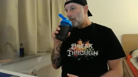 Snapshot of curman85 chatting on 12.14.25 Curman85 online show from 12.14.25