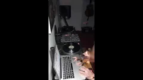 curvelover1977 online show from 12.21.25