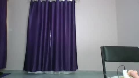 Snapshot of curvy_essie chatting on 02.10.25 Essie online show from 02.10.25