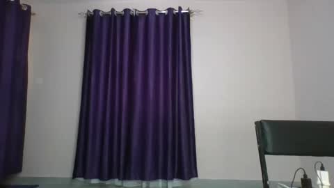 Snapshot of curvy_essie chatting on 02.12.25 Essie online show from 02.12.25