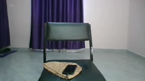 Snapshot of curvy_essie chatting on 02.24.25 Essie online show from 02.24.25