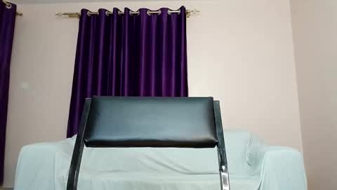 Snapshot of curvy_essie chatting on 09.09.25 Essie online show from 09.09.25