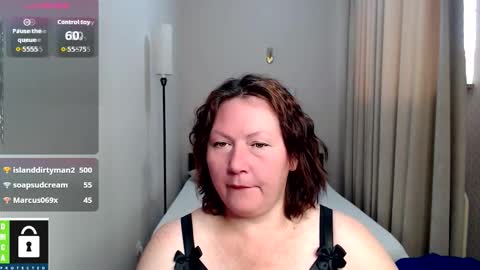 Snapshot of curvy_girlz chatting on 09.30.25 curvy_girlz online show from 09.30.25