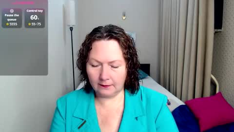 Snapshot of curvy_girlz chatting on 10.05.25 curvy_girlz online show from 10.05.25