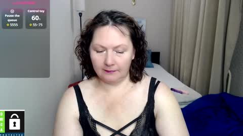 Snapshot of curvy_girlz chatting on 10.18.25 curvy_girlz online show from 10.18.25