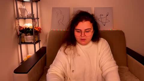 Snapshot of curvy_janie chatting on 12.12.24 Jane online show from 12.12.24