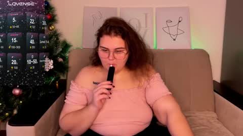 Snapshot of curvy_janie chatting on 12.20.24 Jane online show from 12.20.24