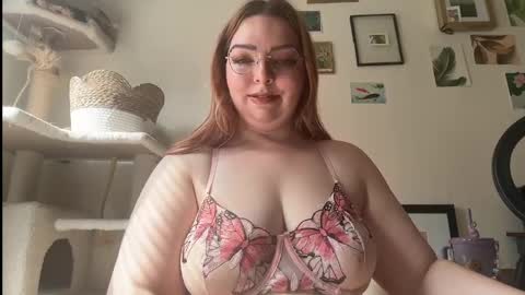 Snapshot of curvycate127 chatting on 04.03.26 Cate online show from 04.03.26