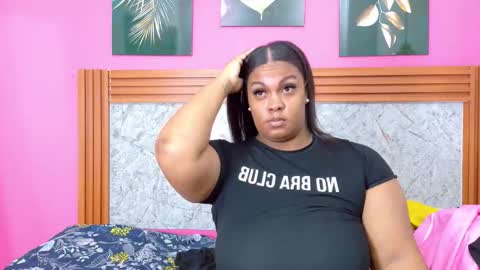 Snapshot of curvyhomebebe chatting on 02.15.26 curvyhomebebe online show from 02.15.26