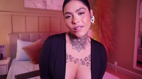 Snapshot of curvyliciouss chatting on 06.18.26 Samantha online show from 06.18.26